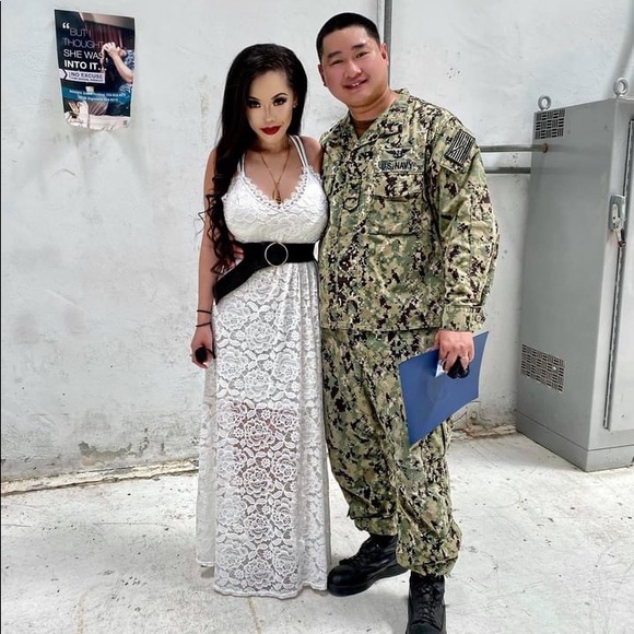 ❤️ 2022 UPDATE - MEET YOUR POSHER ❤️ - Picture 3 of 15